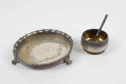 Argenterie : coupelle sur pied + salière int vermeil et sa cuillère avec émaux cloisonnés le tout en argent