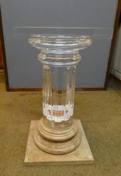 Meuble : Colonne/pied de table en marbre et plexiglas