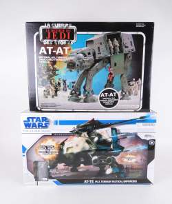 Jouet : STAR WARS Kenner (2pcs) (bel état gen) avec boite d'origine : Return of the Jedi - AT - AT - avec notice + The Clone Wars - AT - TE -