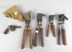 Militaria : petit revolver Lefaucheux pour cartouche à broche + 4 moules à balles