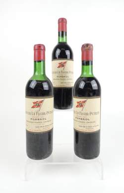 Vin : 3 bouteilles de Château la Fleur - Pétrus Pomerol de 1969 Grand cru 1 niveau mi - épaule , 1 niveau leg bas , 2 capsules leg. abîmées