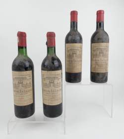 Vin : 4 bouteilles Château La Lagune Haut - Médoc 2 de 1966 et 2 de 1962 Grand Cru Classé , 1 niveau mi - épaule (1 Caps AB)