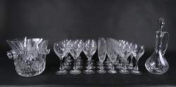 Verrerie : service de verres en cristal taillé cachet Lemberg modèle Nora + 1 seau à champagne cachet St Louis + 4 flûtes Klein