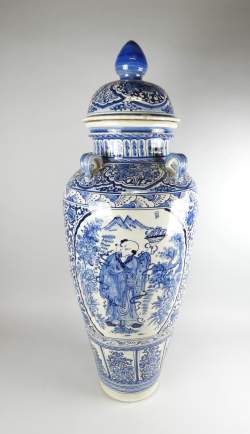 Asiatique : Jarre/potiche couverte en faïence Chine (pt ecl) en camaïeu bleu