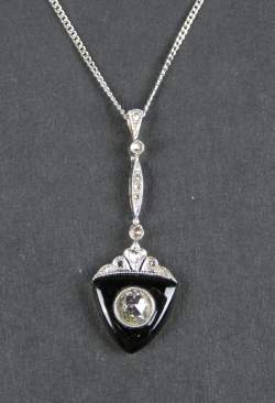 Bijou : Collier/chaine BALESTRA 13VI or blanc 18K et pendentif or jaune 18K et platine serti d'onyx et de diamants dont 1 central taille rose