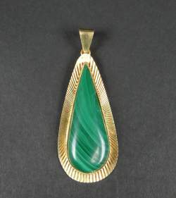 Bijou : Pendentif en or jaune 18K serti d'une goutte de malachite