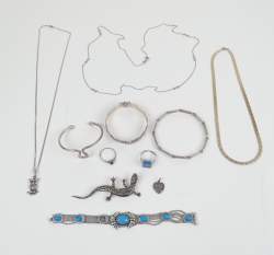 Bijou : Lot de bijoux en argent (3colliers/chaines , 2bagues , broche , 4bracelets (1mq) , pendentif PEYNET)