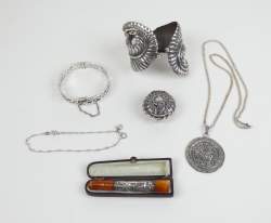 Bijou : Lot de bijoux en argent + fume cigarette avec partie en argent