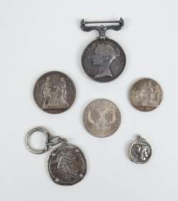 Collection : Lot de pièces de monnaie et médailles en argent + 1 pièce dans 1 pendentif époque indéterminée