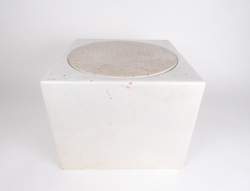 Meuble : Tabouret Vintage en résine modèle - II Kubile - éditeur MIM Roma (taches , pt ecl) 34x41x41cm