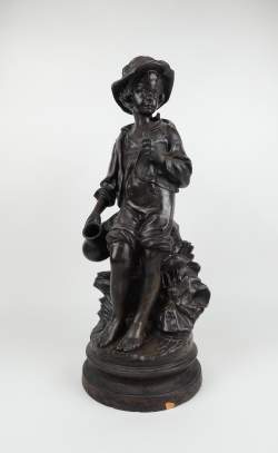 Sculpture : Terre cuite - jeune garçon - (pt ecl) attribué à Sarreguemine H : 59cm