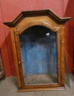 Meuble : Chapelle / vitrine de dévotion en chêne à chapeau de gendarme 1 porte vitrée probable 18eS 104x75x35cm