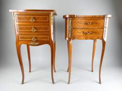 Meuble : 2 chevets de style moderne dont 1 de forme haricot ouvrant par 3 et 2 tiroirs décor de marqueterie et appliques en bronze H+/ - : 70cm