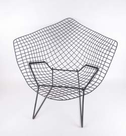 Meuble: fauteuil en acier laqué noir (oxy, pt acc) d'après BERTOIA Harry