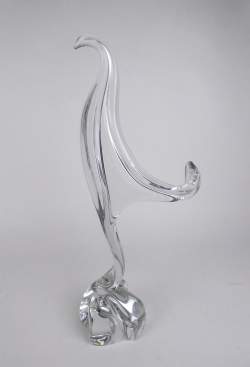 Verrerie: Coq stylisé en cristal  (1 egr) signé Daum France  H:53,5cm