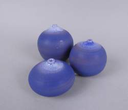 Céramique : Vase soliflore en grès émaillé bleu (3pcs) monogrammés LA LAMPECCO Antonio