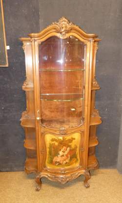Meuble : Vitrine galbée de style Louis XV