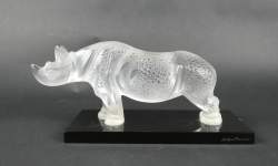 Verrerie : Rhinocéros en verre moulé - pressé signé LALIQUE France