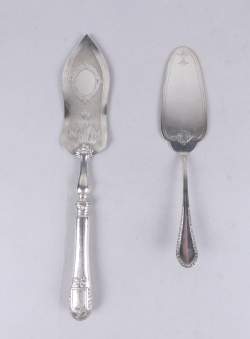 Argenterie : Couverts à servir en argent : 1 spatule + 1 spatule en argent lesté