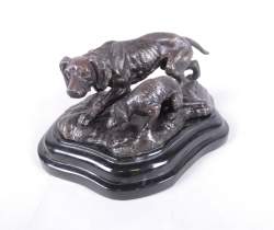 Sculpture : Bronze à patine brune (acc queue) - Chienne et son petit en chasse - signé d'après BARYE Alfred