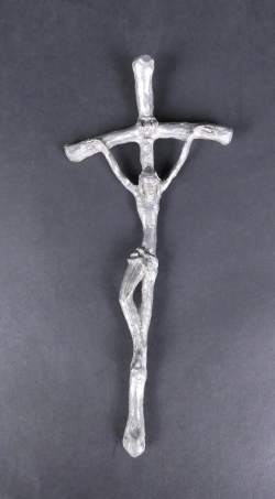 Sculpture : Christ en croix en etain signé DE PAS Léon