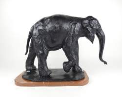 Sculpture d'après BUGATTI Rembrandt en bronze -Eléphant en marche- fondeur Ebano