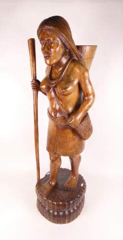 Sculpture : Important Bois sculpté PHILIPPINES - femme de la tribu Igorot -