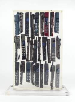 Sculpture : Résine et polyester (pt ecl) - Téléphones - N° 13/100 signé ARMAN FERNANDEZ Armand Pierre