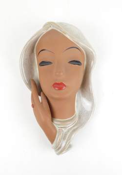 Céramique: Masque en partie émaillé -Jeune femme aux longs cheveux- cachet au do