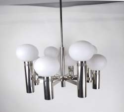 Luminaire: Lustre Space Age attribué à l'éditeur Boulanger en métal chromé à 8 l