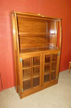 Meuble: Buffet Art Nouveau en padouk laiton et pastilles de céramique SERRURIER-