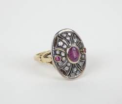 Bijou: Bague en or jaune 9K et argent sertie de rubis pour env. 0,80cts et de di