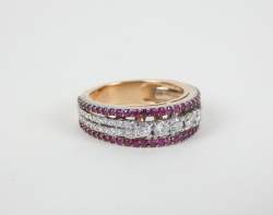 Bijou: Bague en or jaune 18K sertie de diamants pour env. 0,65cts et de rubis po