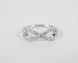Bijou: Bague -infini- en or blanc 18K sertie de diamants pour env. 0,40cts P: 2,