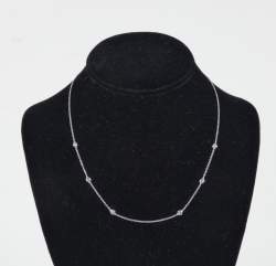 Bijou: Collier en or blanc 18K serti de 6 diamants pour env.0,30cts P: 2,9g L: 4