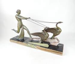 Sculpture Art déco en métal patiné - femme et 2 cygnes - signé LIMOUSIN Jacques