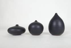 Céramique : Vases soliflores en grès émaillé noir (3pcs) monogrammés LA LAMPECCO Antonio