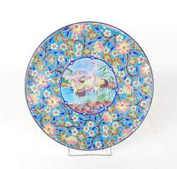 Céramique : Grand plat en émaux polychrome LONGWY décor de fleurs et réserve avec hérons rehaussé à la main