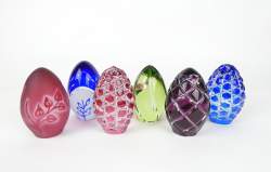 Verrerie : 6 oeufs en cristal taillé signé Val Saint Lambert