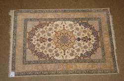 Tapis d'orient noué main HISPAHAN trame en soie signé