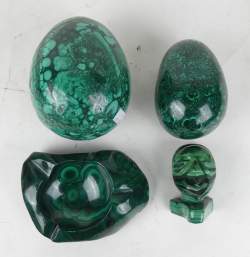 Collection : 2 oeufs H : 12 et 15cm cendrier et sculpture (éclat) en malachite