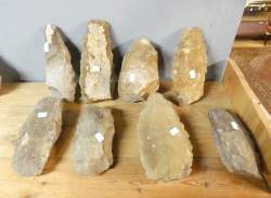 Objet : 8 Silex taillés : nucleus / livres de beurre Néolithique provenance PRESSIGNY Indre - Loire France