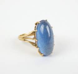 Bijou : Bague en or jaune 18K sertie d'une pierre bleue (usures)