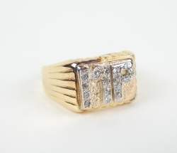 Bijou : Bague/chevalière en or jaune 18K sertie de diamants (1changé) formant initiales MP