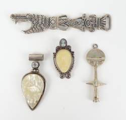 Bijou ethnique argent : Pendentif poupée AKUABA ASHANTI , broche/pendentif visage en corne , pendentif goutte , ouvre bouteille PEROU