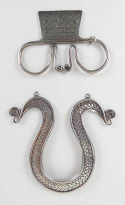 Bijoux ethniques argent : 2 Pendentifs/éléments de collier/parure dont cadenas probablement Hmong
