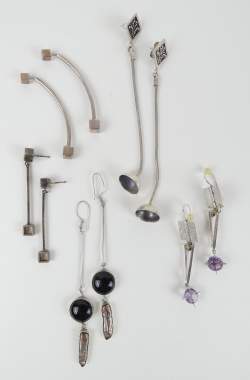 Bijou : 5 paires de boucles d'oreilles en argent dont 1 signée FROM FROM Niels Erik
