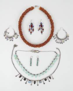 Bijou argent : Collier (3) : de perles en gouttes de calcédoine? (attach mét arg) , de perles d'ambre , de grenats pierre de lune/labradorite blanche , 3paires de bcles d'oreill br