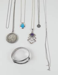 Bijoux en argent (7pcs) (6colliers/ chaines et pendentifs , 1bracelet)