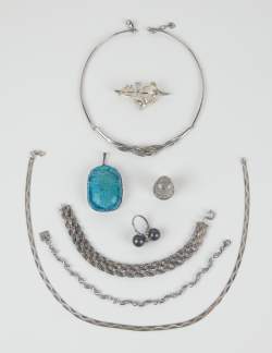 Bijoux en argent dont collier probablement Hans HANSEN (1884 - 1940) Danemark et broche scandinave